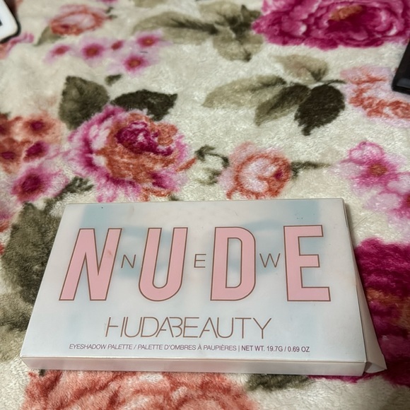 ✨Huda Beauty Nude palette ✨ - Picture 2 of 3